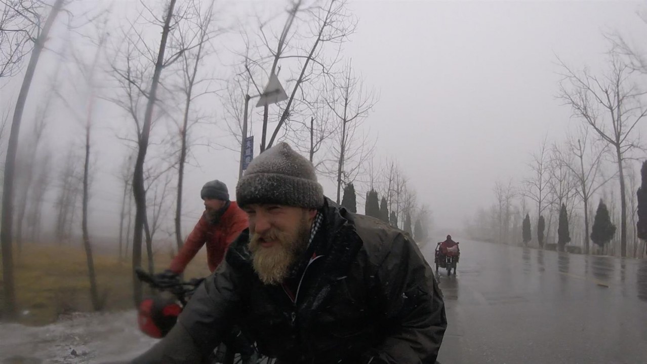 Verplant - Wie zwei Typen versuchen, mit dem Rad nach Vietnam zu fahren - Bild 3